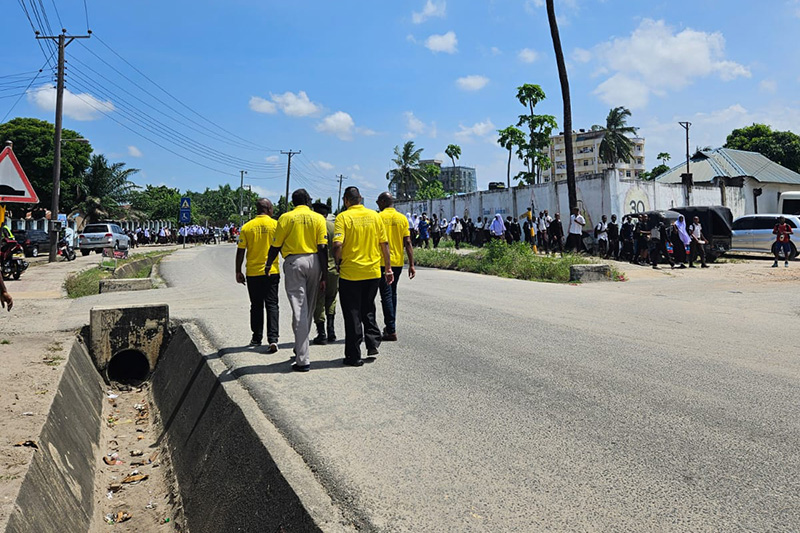 At Wailes Primary School, a SARSAI school project, participants saw the improvements in the new school zone infrastructure in use.