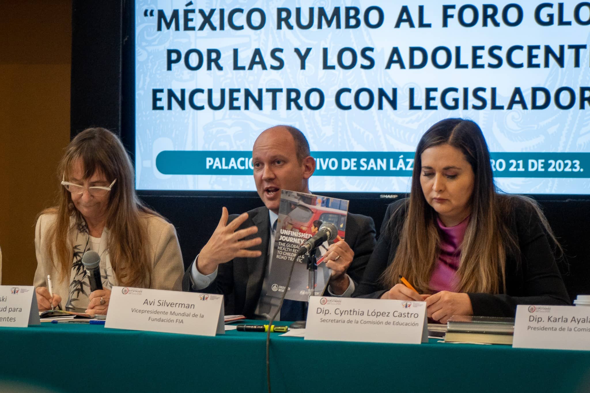 Avi Silverman presented the ‘Unfinished Journey’ report at the Mexican Congress.